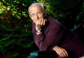 Это работа великого Жана Жиро, более известного как Мёбиус. Он подарил нам визуальный ряд таких шедевров как "Чужой", "Трон", "Бездна", Пятый элемент", "Бегущий по лезвию".