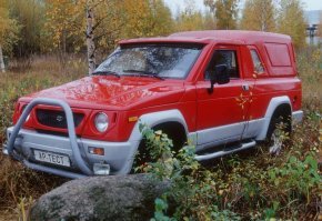 Автомобиль "Канонир"
Год разработки первой модели - 1982.
Город - Ленинград.
Полностью оригинальная советская разработка.
Пошел в серию в 1995-1996 году.
Снят с производства в начале 2000-х, в связи с тем, что был дороже УАЗа и Волги (на агрегатах которых и был собран) и уступал по комфорту и надежности японским б/у внедорожникам аналогичного размера, будучи сопоставим с ними по цене.
Всего выпущено до двух тысяч экземпляров.