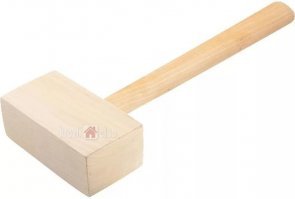 Киянки
  Киянки - это зачастую деревянные и резиновые молотки, которые применяют в случаях, когда должно быть исключено повреждение поверхности материала с которым ведутся работы.

  Ассортимент данных молотков просто огромен. Разнообразие по размерам и типу материала очень большой.

деревянная киянка киянка резиновая молоток жестянщика
  Киянки используют при работах с хрупкими материалами, а так же для того, чтобы избежать повреждений на поверхности детали, изделия или инструмента, соприкасающихся с бойком.

Профессиональные деревянные киянки делают из лиственницы.

Резиновый молоток, в основном, используют при укладке тротуарной плитки и в автомобильном ремонте кузовов.
Источник: .