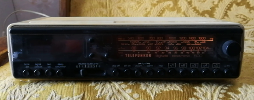 Да немцы и сами кое-что сумели, после "2-й мировой". ;)
Привёз коллекционеру под заказ радиоприёмник (работающий!) с "блошиного рынка", отвалил за него "целых" €5(!) просили €6...
60-ти летний дядька скакал и в ладоши хлопал, как малый ребёнок, радовался неподдельно. Конечно не трёхсотлетнее что-то, но тоже уже вполне себе раритет: