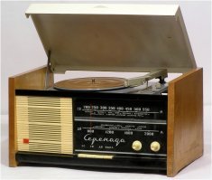 Радиола сетевая ламповая "Серенада" с 1963 года выпускалась Владивостокским заводом "Радиоприбор"