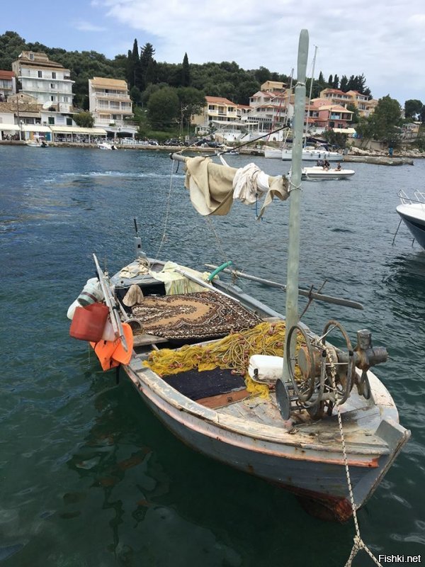 Были в мае в Греции на Корфу и я с дуру написал что купил яхту :) все друзья ну что показывай фотки :) я и показал :)