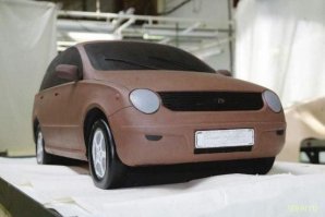 Из всех проектов и моделей к сожалению не сошедших с автоваза мне больше всего нравится "неодвойка" - макет "2151" в пластилине.
Выполнен в 2002м и до сих пор смотрится на ура. Неагрессивная приятная машинка без особых выкрутасов. Практически как реинкарнация фольца поло тех же лет.