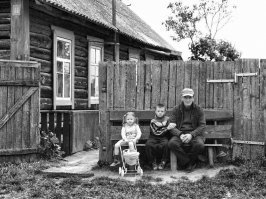 Деревня может и советская, но снимки нашего времени: