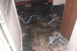 Тюменский строитель бесплатно отремонтировал после пожара квартиру одинокой молодой мамы