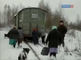 Конечно , если уж - то лучше перед вагоном , чем за ним ...