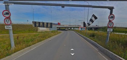 Смотрим панорамы:

Арка есть, знаки установлены,
Плакат стоит,
Даже растяжку на мосту повесили!

Ну что ещё надо сделать, чтобы "автотерпилы" перестали таковыми быть???