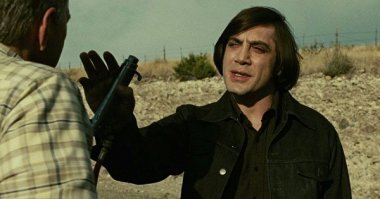 станнер для забоя скота. сквозь маленькое отверстие выходит примерно 40 литров воздуха за несколько милисекунд. своего рода целенаправленная ударная волна.