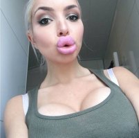 Аффтарка, пора отличать ФШ от реальности, я понимаю, что разница не большая по сути, а по объёму разница есть, да и дело принципа. Фото номер один:
Твой вариант и оригинал.
