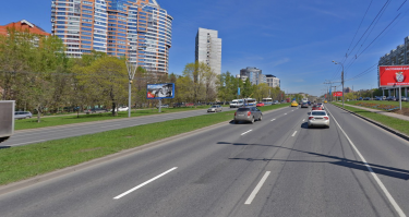 Это Ленинский проспект.
Действительно, какие бордюры могут быть на середине дороги...