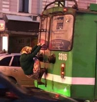 Судя по рекламе на троллейбусе, Компьютерной школы Hillel... Это - Харьков, Украина