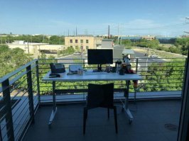 где провода от телефонов и розетки? где системный блок б.л.я.д.ь?