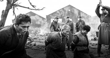 Это кадр из фильма "Город жизни и смерти", а не документальная фотография...