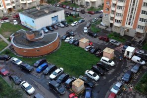 Да какое же это втирательство?

..."Я про то, что не смотря на "высокий" урожай, цены на овощи всё равно выросли!"..

И по твоей версии тут конечно виновато всратое правительство?)))))))

А вот и неугадал.......виноват Трамп и Европа( ладно про Трампа шучу)



Т.е. раньше страны экспортёры поставляли овощи-фрукты в Россию и цены были норм.
А из-за неурожая в Европе они начали поставлять туда где цены выше.В России образовался дефицит и как следствие рост цен!

Своих овощей России ПОКА не хватает......

......"Благодаря господдержке в ближайшие три года планируется ввод в строй по 600 га новых, современных теплиц ежегодно.

«Но уже сегодня наши покупатели получают полный ассортимент качественных, экологически чистых, овощей закрытого грунта российского производства», - сказал замглавы Минсельхоза.

За последние три года площадь теплиц выросла на треть,  импорт овощей сократился более чем в 2 раза. По мнению экспертов, для полного обеспечения населения тепличными овощами необходимо увеличить их производство на 1 млн тонн, для чего построить около 1,8 тыс. га современных теплиц."...........
Читать полностью: 

А насчёт экономической ситуации лучше всего говорит вид из окна ЛЮБОГО дома России.....