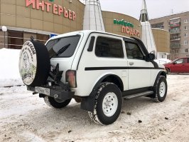 Нивы как мерседесы разные
Моя в среднем 17 кушает.
Правда асфальт редко видит.