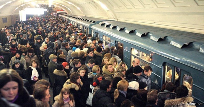 А,вы из какой деревни? Ни разу не были в Московском метро в час пик? Или эти тоже заказ отрабатывают?