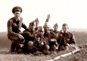 79 год, Яворовский полигон, в\ч 48731 (арт полк) 5-я батарея. л-т Козлов, я, Эрмиталь, Андреев, Тимофеев, Коробков, Мельничук.