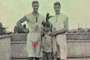 Терзают меня смутные сомнения!©
Это, случайно, не "верблюжья лапка"?