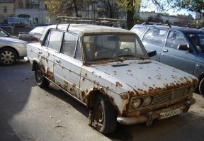 вроде бы обе жигули, но машина разлагается за 10 лет, а банка за 300! это такая борьба за экологию?