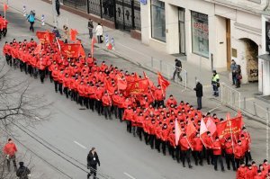 кургинян сильно богат ? сомневаюсь
Тогда кто спонсировал этих ребят ?