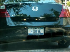 Атеист в США оформил себе автомобильный номер «Я — БОГ»