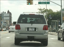 Атеист в США оформил себе автомобильный номер «Я — БОГ»