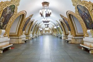 Автор сгоряча назвал Маяковскую самой любимой ... я бы даже сказал что она самая простая. А как же Арбатская, Киевская, площадь революции?!