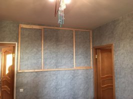 Тоже когда-то заморачивался) 120". При наличии в комнате 4к телека 55" проектор включаю пару раз в год, когда с друзьями чет смотрим) Видно сносно и днем, но для игр лучше занавешивать шторки.