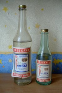 Если грузчик был в винно-водочном, то слово такое он очень даже знал. Чебурашкой называли водку в маленькой бутылке 0,25