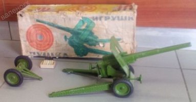 А я в СССР буржуином был для соседских мальчишек! У меня немного игрушек любимых были, зато какие!