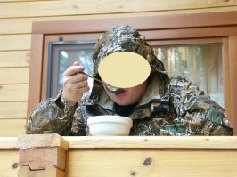 Я Вам как специалист скажу,если мясо покупное,то пену нужно убирать однозначно!С ухи не надо.
