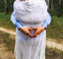 Не пойму: чувак мешок какой-то обнимает что-ли?