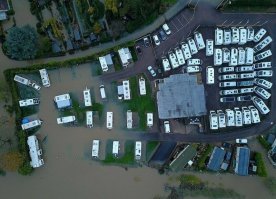 Гордость не позволяет дом на колесах передвинуть ? :)