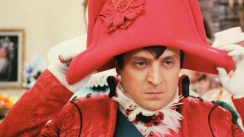 Я даже знаю одного туземного Наполеона. Муйня муйнёй, но смешной суцуко. Иногда. И самое главное ОН НЕ ЛОХ.