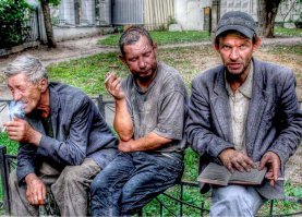 Группа российских инвесторов обсуждает падение биржевых ставок