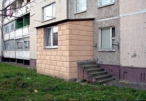 Здесь наверняка торгуют спиртягой палёной по ночам.