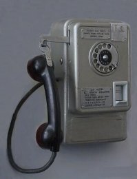 на вокзалах стояли по 10шт,если обойти все "пощупать монетки"за раз можно было найти до 30копеек .сам находил.а это было или два мороженых или 4 пирожка)