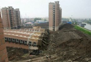 В 2х случаях Украина , в одном молдова , А ЗДЕСЬ БЛЯХА КИТАЙ . Россия это только те что с лестницы прыгали ?:)