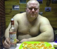 - Лицо бы ему попроще.. А то оно выражает явную угрозу. Мужественный прищур глаз, тяжёлый взгляд... - Жутко прямо ! Осталось только желваками поиграть..  - Ах да, они жиром поросли..