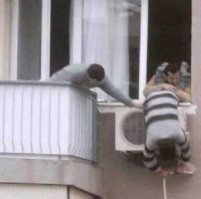 Во избежание подобных сцен.