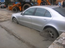 "Ученые подтвердили, что это была именно кошка. Ну а кто же еще пройдет по свежему бетону, если не она?" Про Homo sapiens забыли.