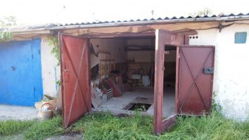 Если бы вы знали сколько в таких гаражах было сделано изобретений и рацух!!! А спиваются примерно вот в таких