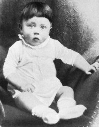 Ну как же можно обойти "закон Годвина", а?
Это будущий "дядя Адя".
Кто бы мог подумать, что из этого милого малыша вырастет целый Гитлер?