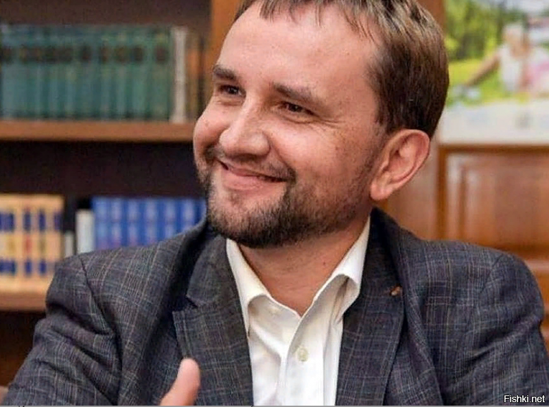 Бывший руководитель Украинского института национальной памяти (УИНП) Владимир Вятрович закатил пышный банкет в честь  голодомора 
На банкет были приглашены 400 участников, заказ приняла строительная компания, а оплатили голодающие пацриёты