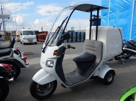 Это honda gyro у него 3 колесика... Но головняк бэховоду он устроил.