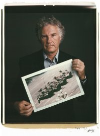 В СССР необходимо было сделать точно так же как на фото, что держит пиндос. Уничтожив пару-другую сотен националистов-сепаратистов страна пришла бы в порядок и постепенно улучшалась политико-экономическая ситуация. Действовать следовало жёстко, но Горбачёв, с---ка, всё профукал...