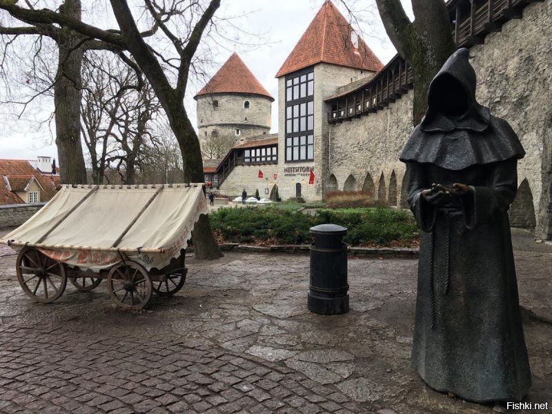 Ну, не знаю. Эти фотки пролистайте, потом опять те что вверху...