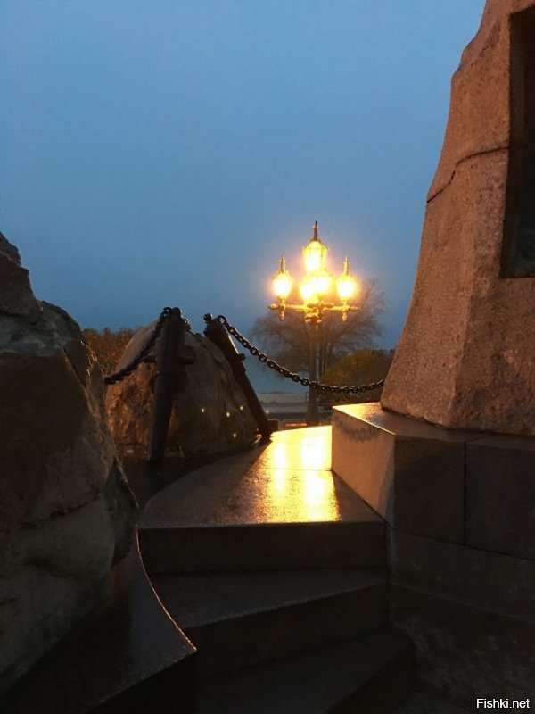 Ну, не знаю. Эти фотки пролистайте, потом опять те что вверху...