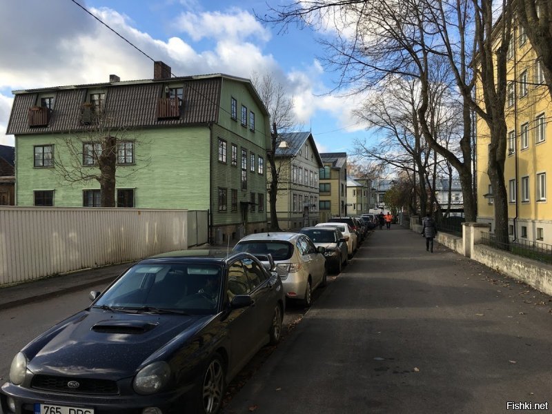 Ну, не знаю. Эти фотки пролистайте, потом опять те что вверху...