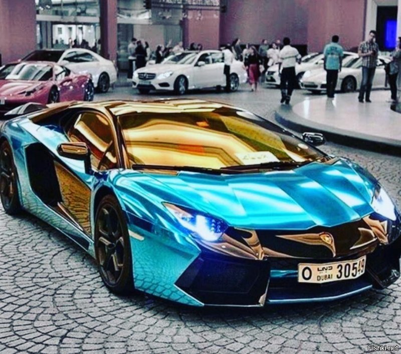 Владелец двух Lamborghini из Нью-Йорка покрыл свои машины голографическим хромом